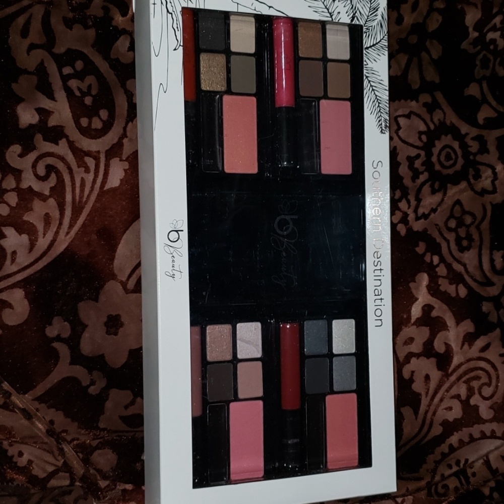 Belk Southern Destination Beauty palette case